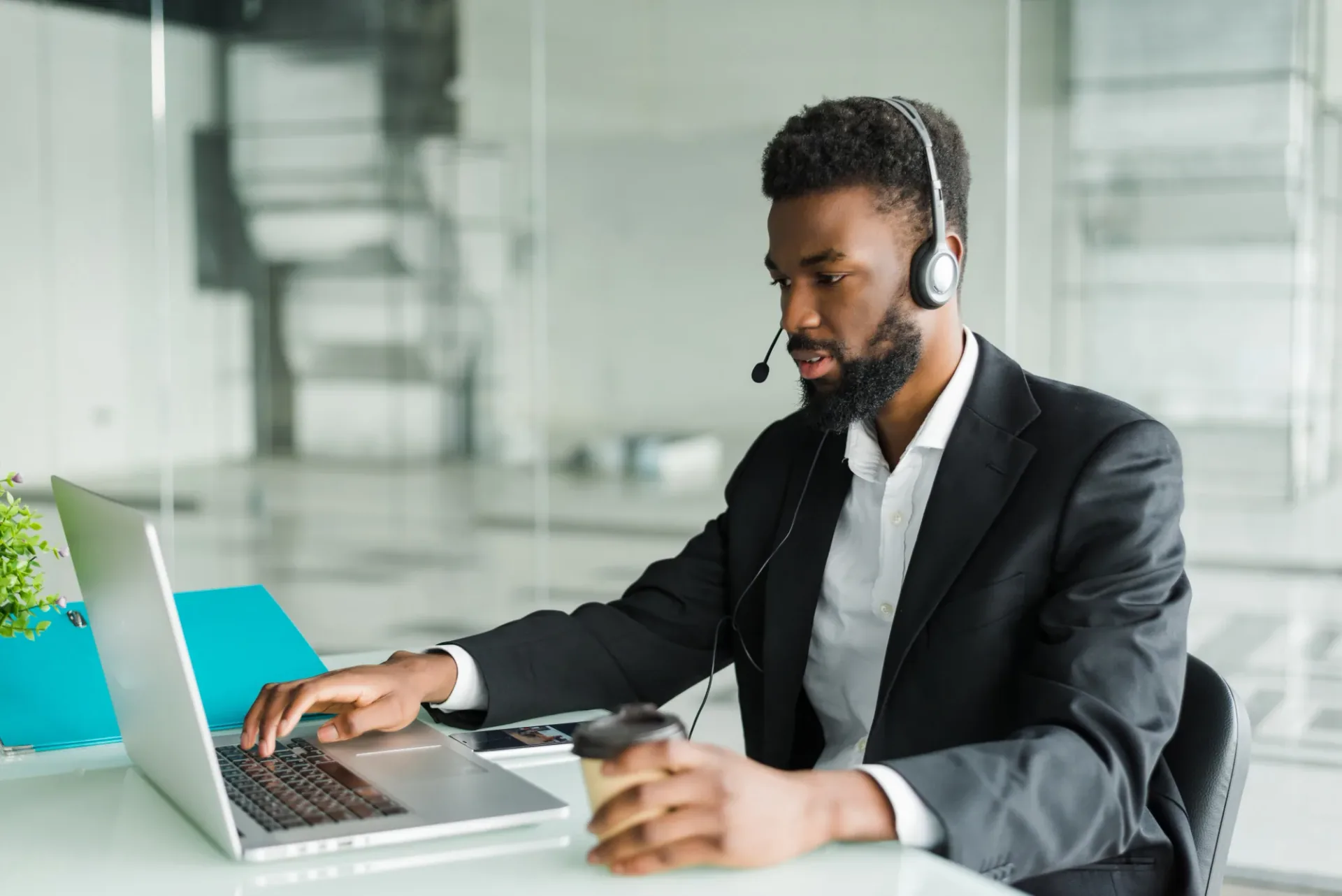 Customer support advisor speaking with a headset